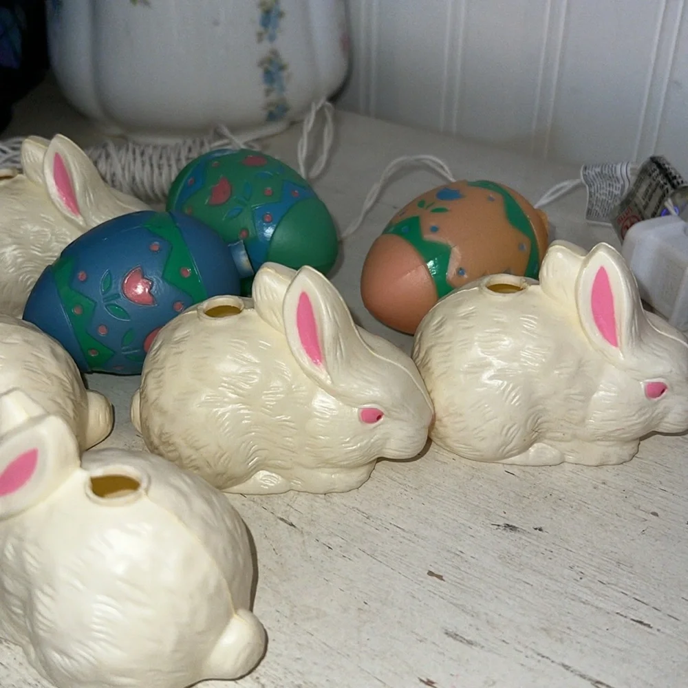 Vintage Lillian Vernon Easter Spring bunny egg blow mold light strand